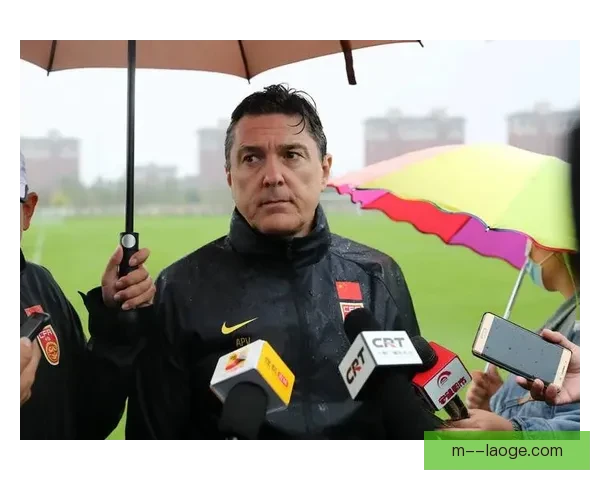 中国男足主帅承受巨大压力舆论成绩双重夹击未来去向引发热议持续